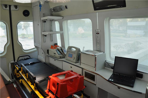 册亨县救护车内部